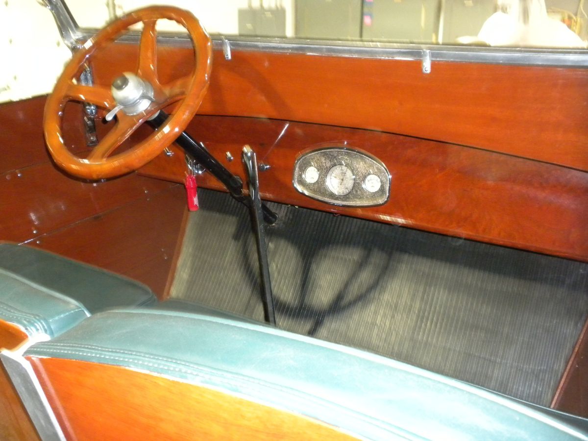 1929 Chris Craft Triple Cockpit Runabout - image 4