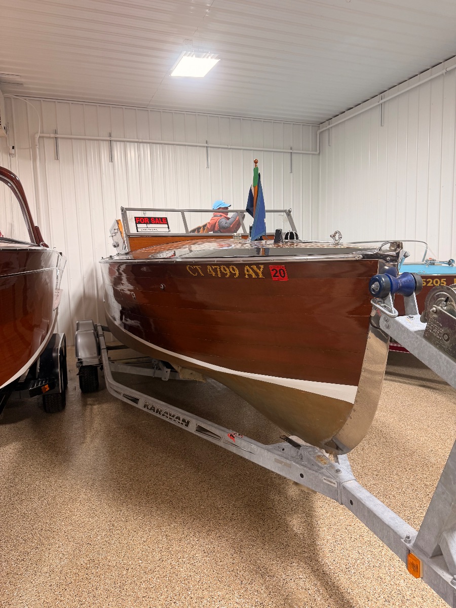 1930 Dee Wite 22' Triple Cockpit Runabout - image 4