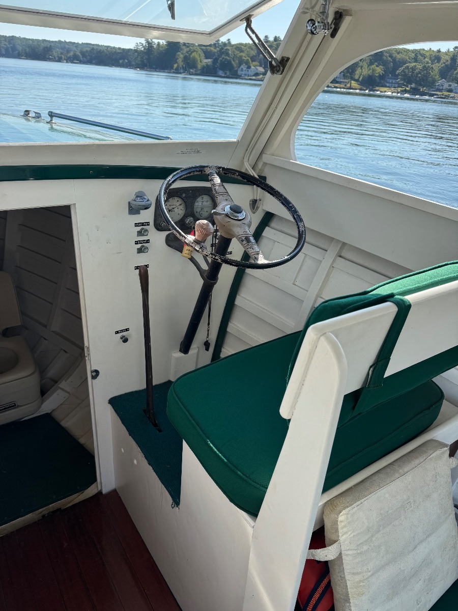 1940 Chris Craft 25’ semi enclosed cruiser  - image 5