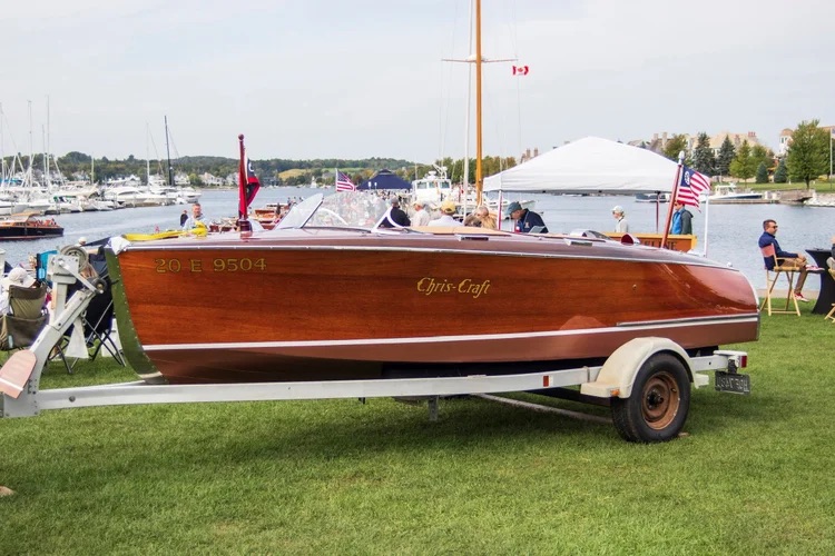 1940 Chris Craft Deluxe Runabout Runabouts - 17.0ft Inboard in Charlevoix, MI