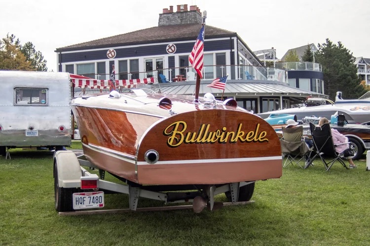 1940 Chris Craft Deluxe Runabout - image 4