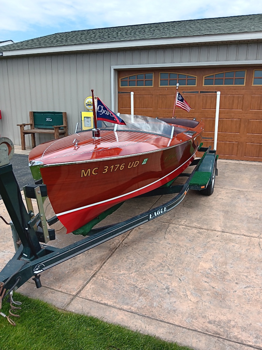 1941 Chris Craft Deluxe Utility - image 3
