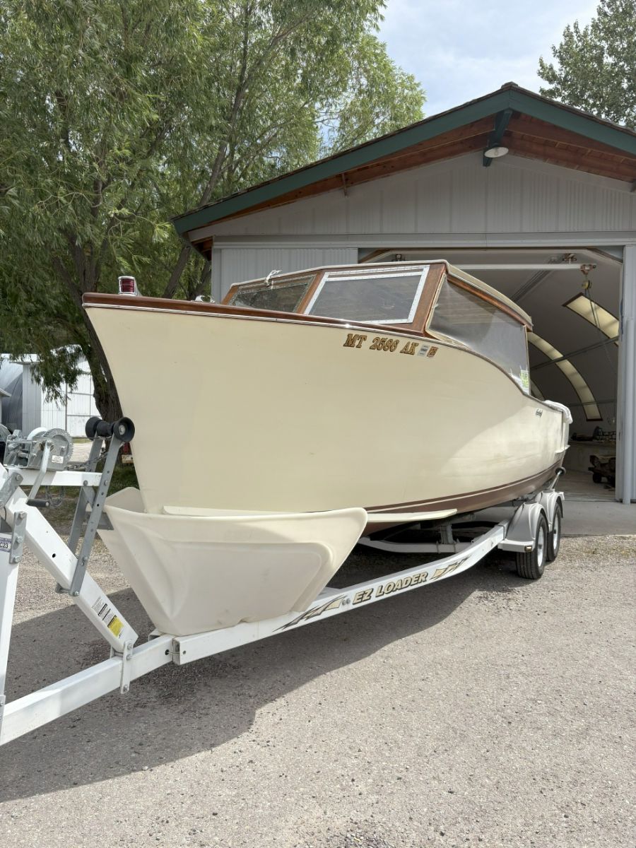 1947 StanCraft Sedan Cruisers - 25.0ft Inboard  in Great Falls , MO