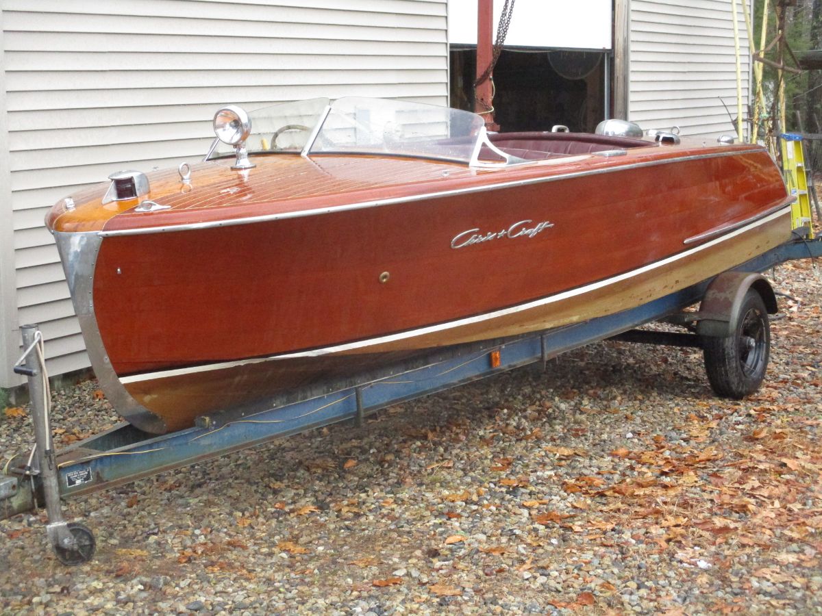1950 Chris Craft Riviera Runabouts - 18.0ft Inboard  in Milton , NH