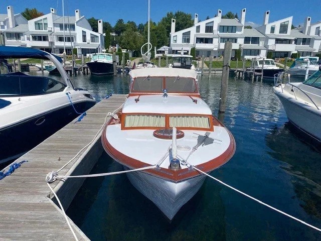 1955 Chris Craft Express Cruiser - image 3