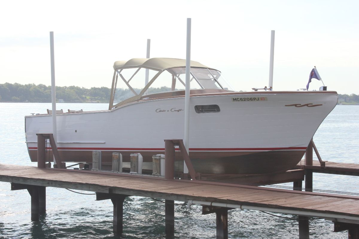 1957 Chris Craft Sports Express  Cruisers - 26.0ft Inboard  in Leesburg, IN