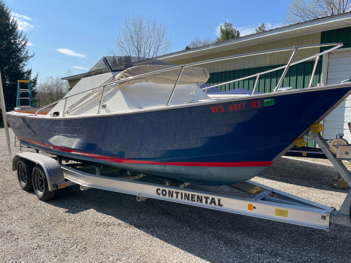 1967 Chris Craft Cavalier  Runabouts - 22.0ft inboard in MIlwaukee, WI