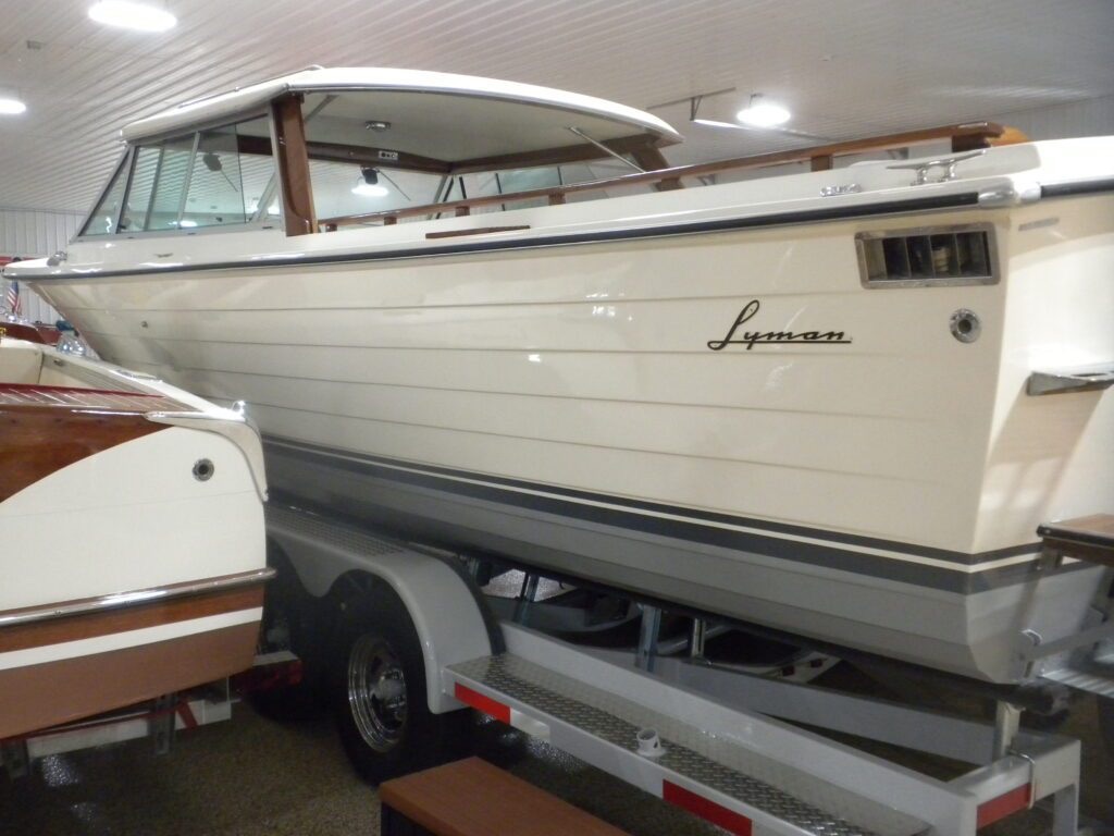1979 Lyman Hardtop Cruisers - 26.0ft Inboard in Leesburg , IN