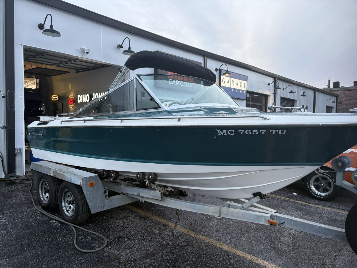 1993 Century Arabian Classic Glass - 19.0ft Inboard in Houston, TX