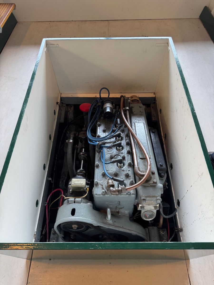 1940 Chris Craft Green & White Express - image 9