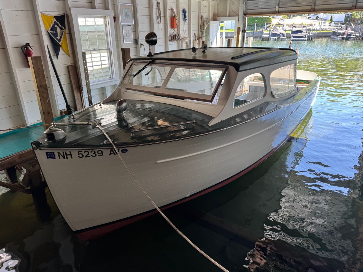 1940 Chris Craft Green & White Express Cruisers - 25.0ft Inboard  in Laconia, NH